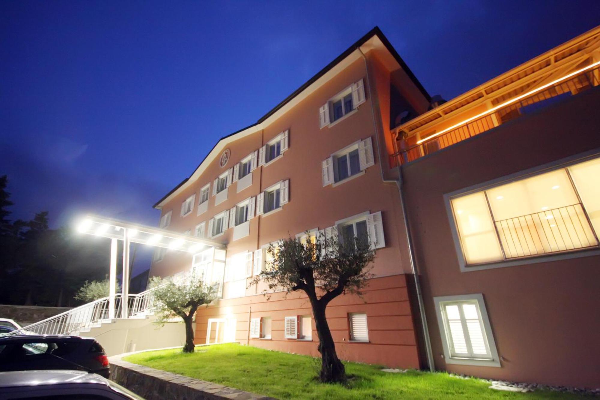 Hotel Kozana Dobrovo Exterior foto